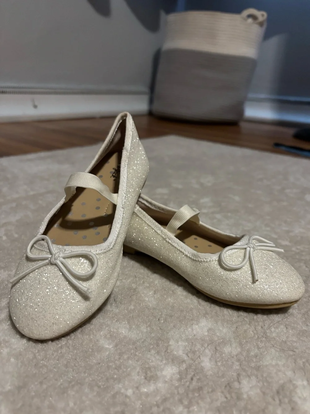 Sparkly White Ivory Mary Jane Ballet Flats w/ Bow Kid Girl Shoe Size 10 LIKE NEW